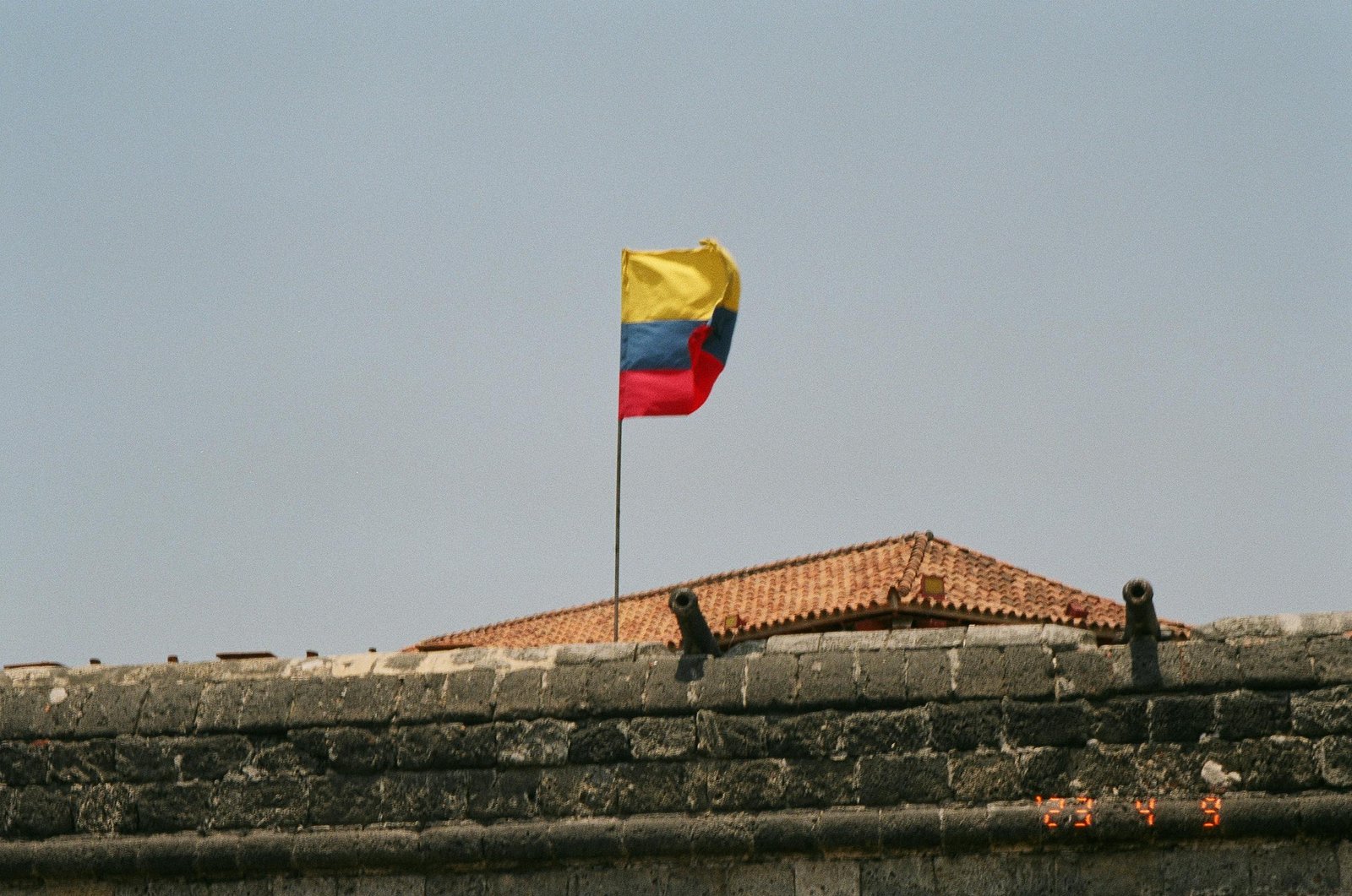 bandera de colombia en cartagena